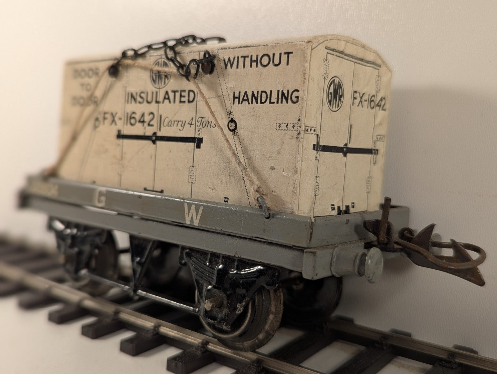 Hornby O Gauge GWR Flat Wagon with Insulated Container