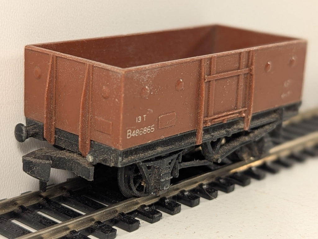 Hornby Dublo 4640 BR 13 Ton Mineral Wagon Brown OO Gauge - missing buffer head
