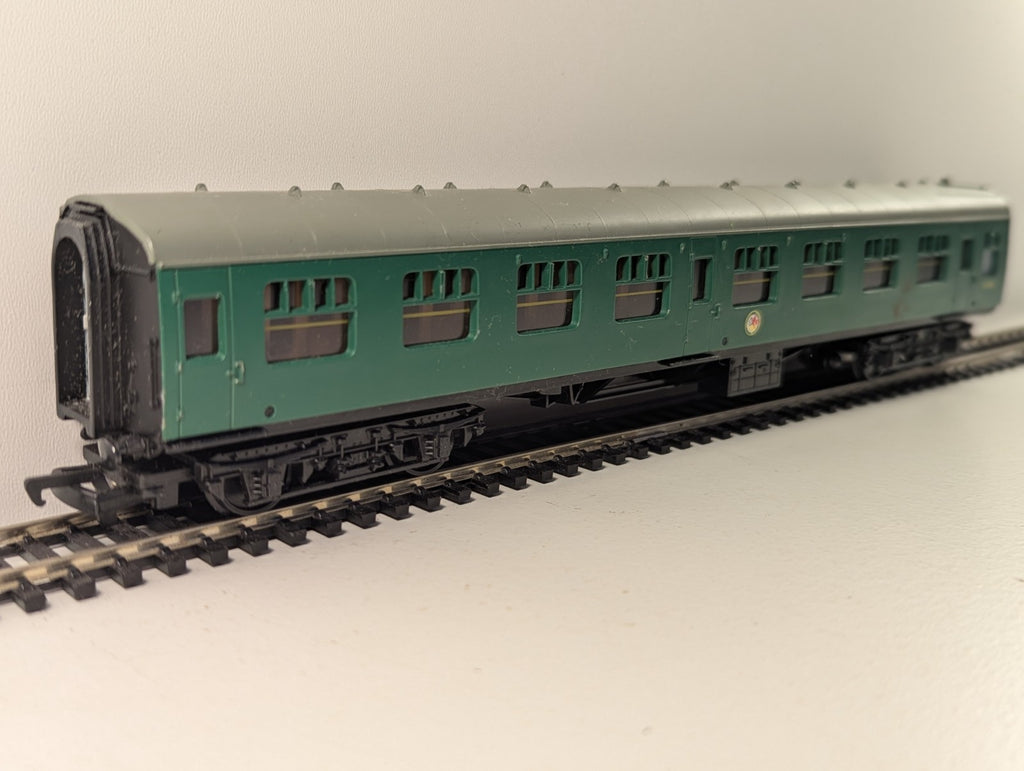 Mainline 37121 OO Gauge BR Mk1 Corridor 3rd class S25915 SK Green – Faults