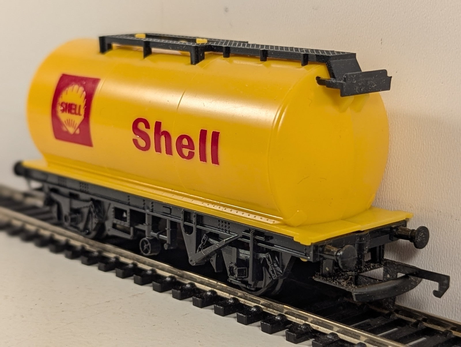 Hornby R.132 Shell Tank Wagon Goods Wagon Shell Yellow