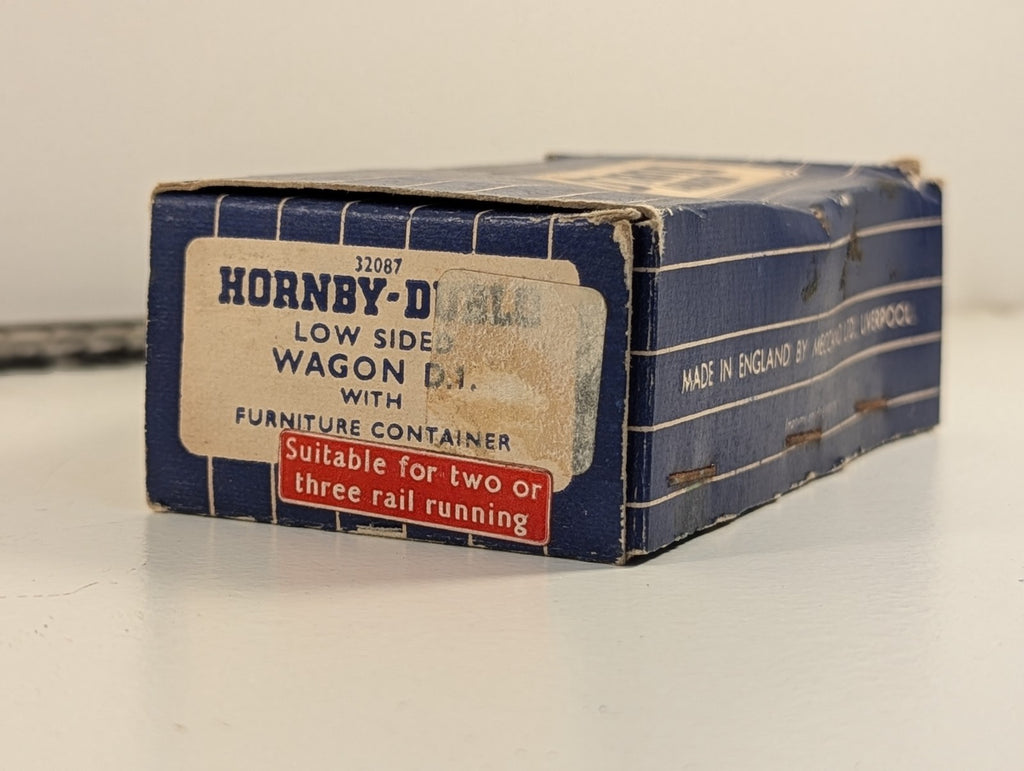 HornbyDublo 32088 OO Gauge Low-Sided Wagon with White Meat Container - Wrong Box