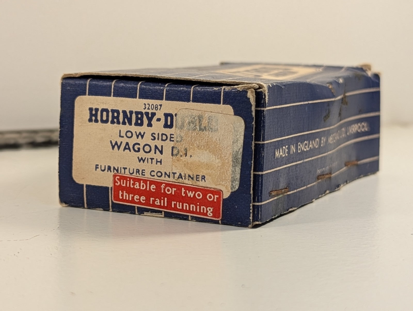 HornbyDublo 32088 OO Gauge Low-Sided Wagon with White Meat Container - Wrong Box