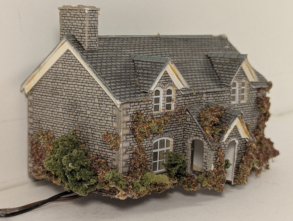 Superquick N Gauge Two Country Cottages Model Railway Building with lights
