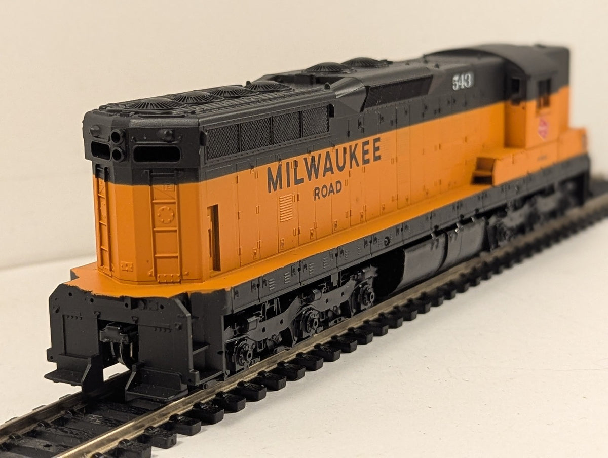 Athearn HO Gauge EMD SD9 Diesel Locomotive 543 Milwaukee Road Faulty