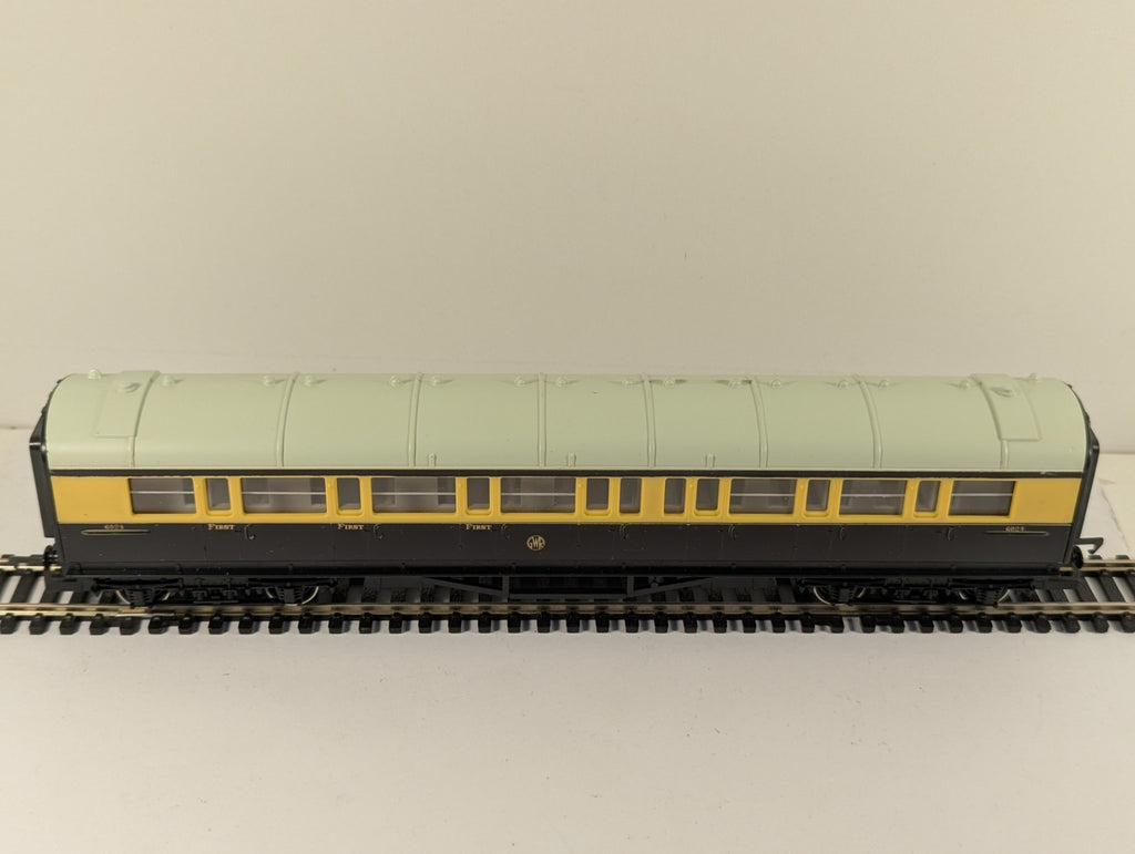 Hornby Railways R429 OO Gauge GWR 57ft Composite Coach Boxed