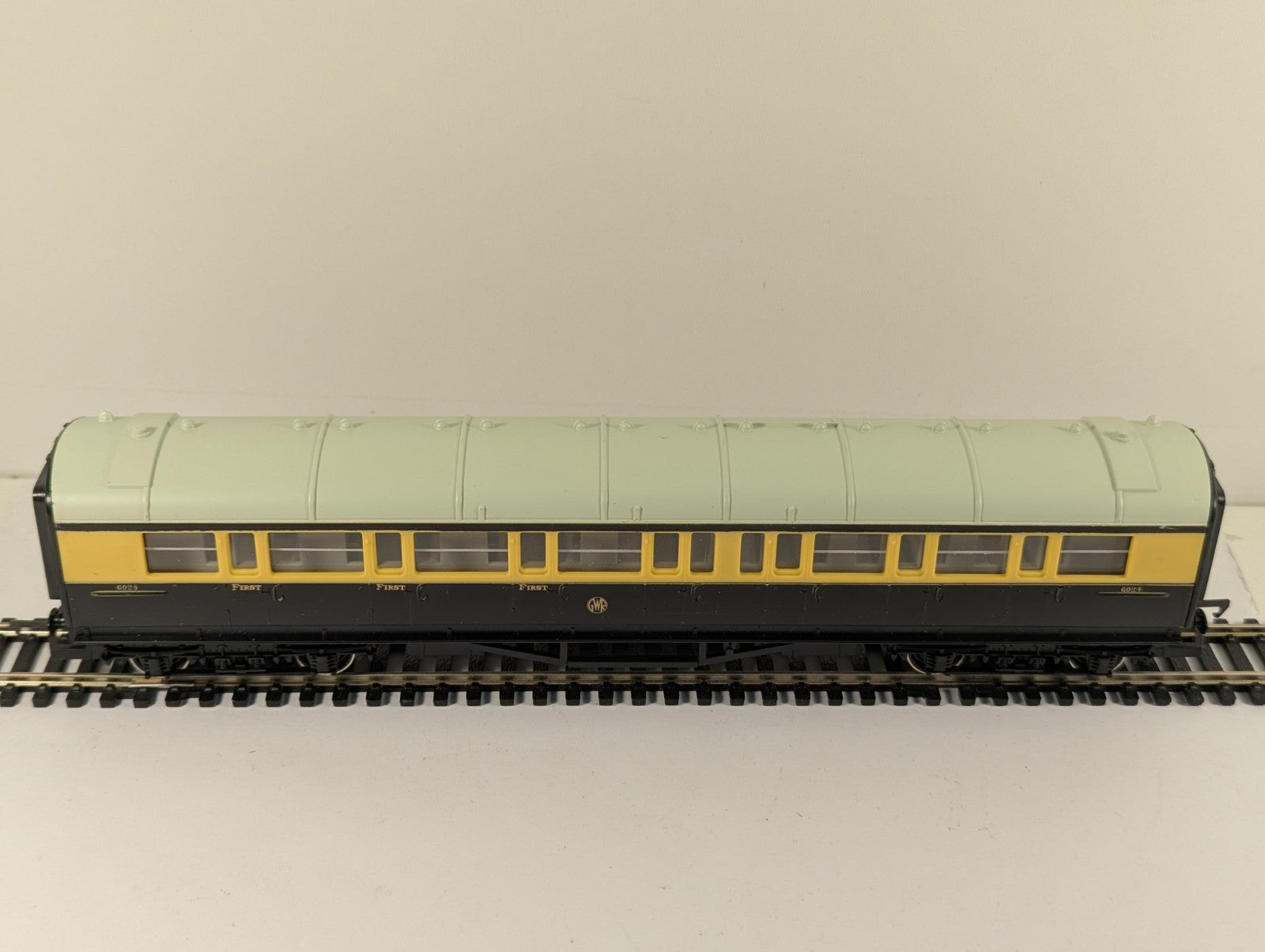 Hornby Railways R429 OO Gauge GWR 57ft Composite Coach Boxed