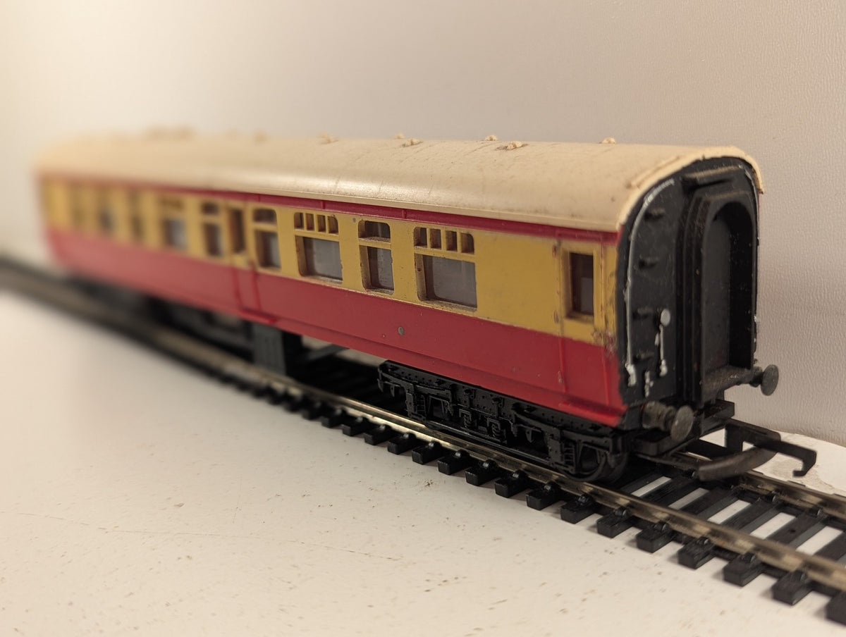 Tri-ang OO Gauge LMS Style Composite Coach Passenger Coach BR Crimson and Cream