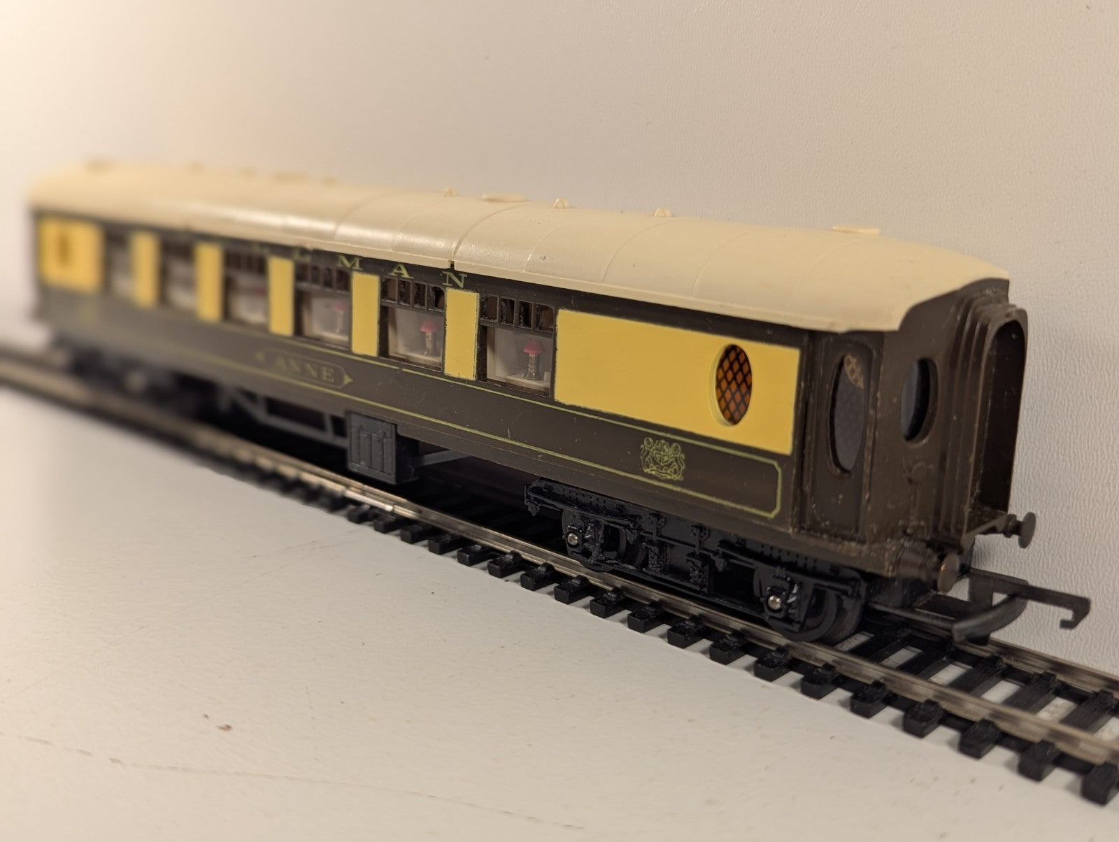 Tri-ang R228 OO Gauge Pullman Coach “Anne”