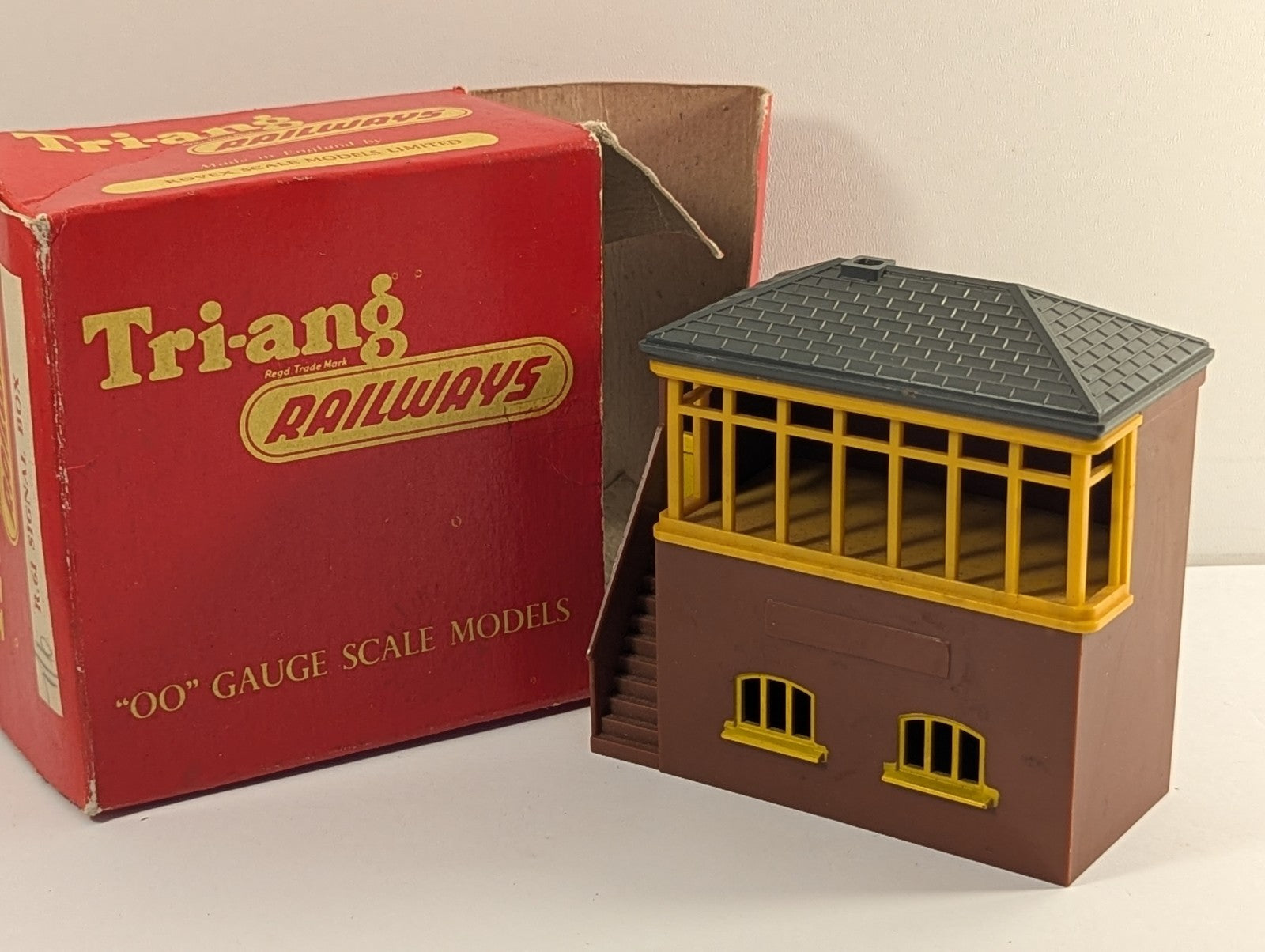 Tri-ang Railways OO Gauge R.61 Signal Box