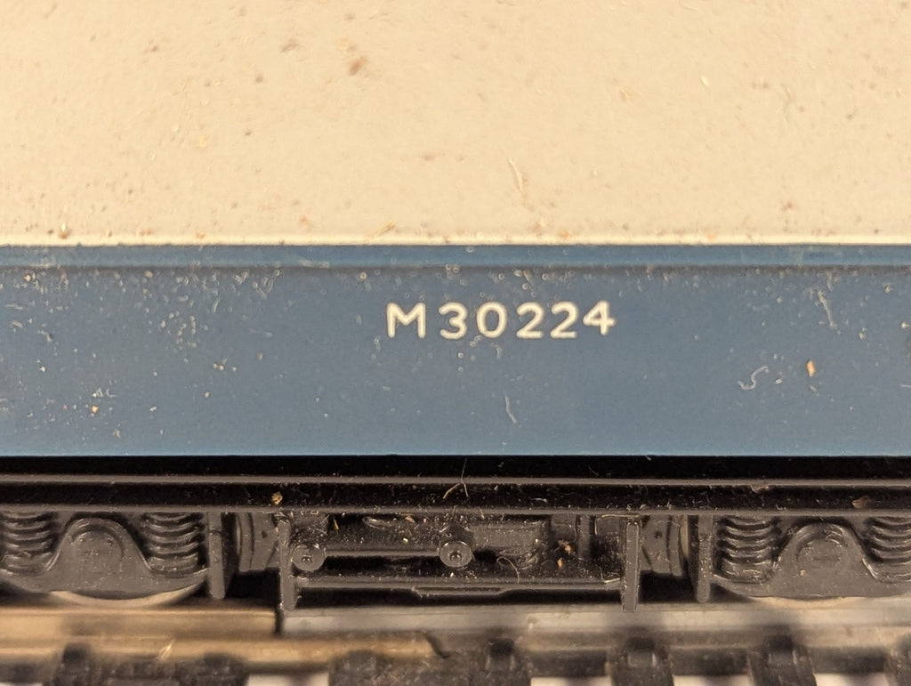 Tri-ang OO Gauge Operating Royal Mail Coach Passenger Coach M30224 BR Blue/Grey