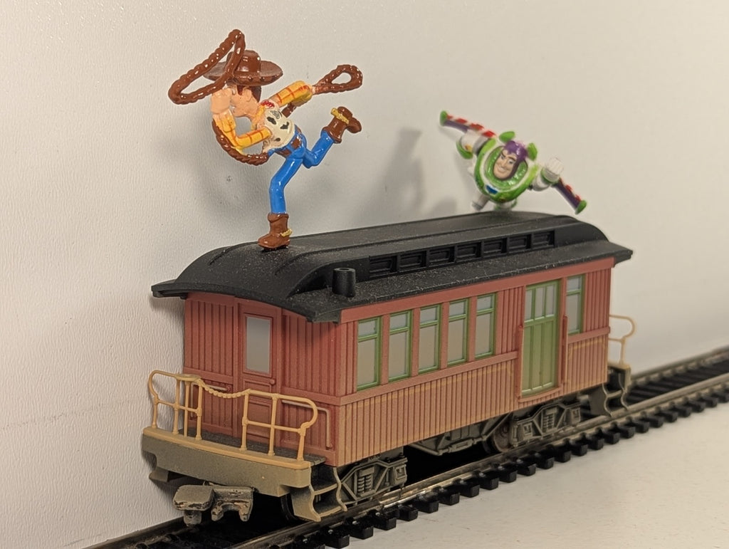Hornby OO Gauge Toy Story Express Passenger Coach with Woody & Buzz