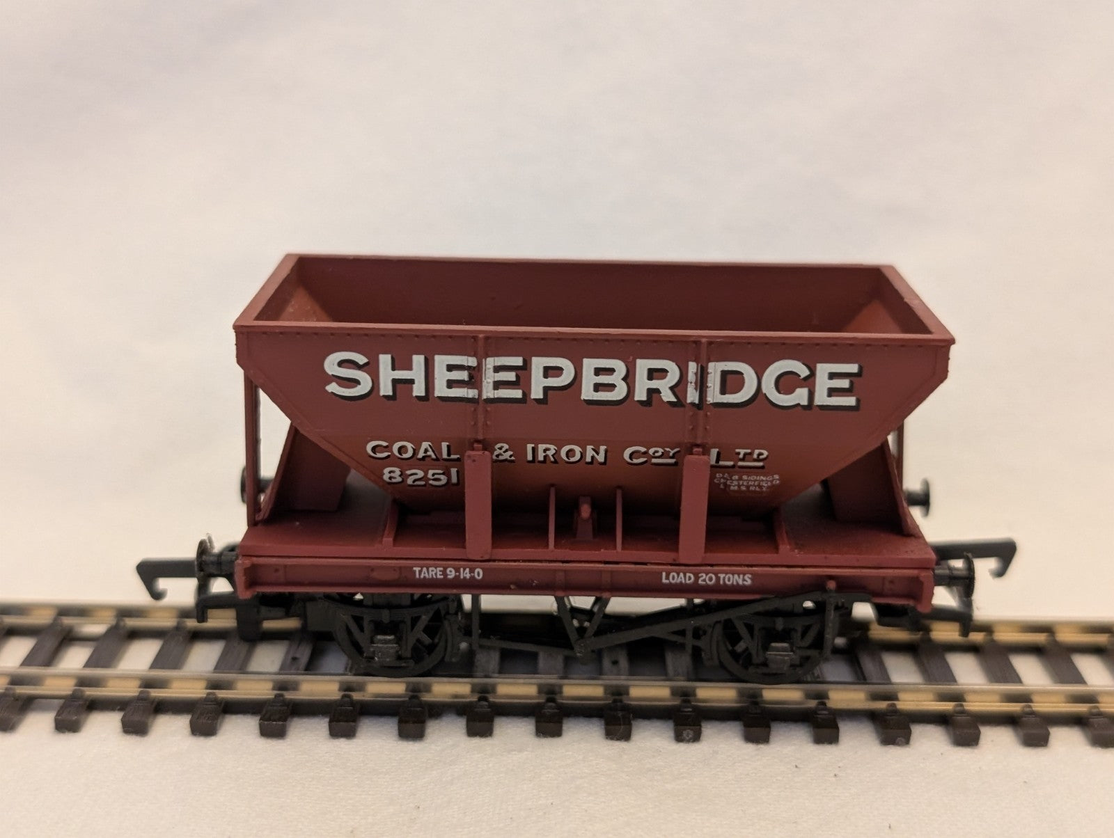 Mainline OO Gauge 20 Ton Hopper Wagon Sheepbridge Goods Wagon 8251