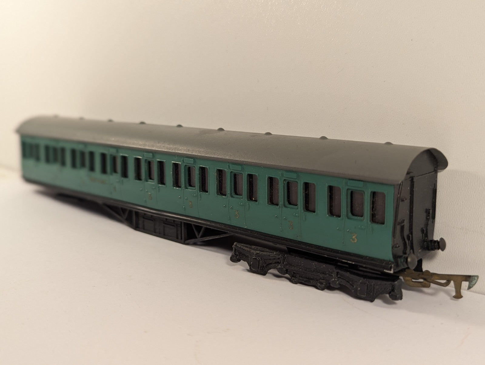 Graham Farish OO Gauge Southern Railway Green Third Class Coach - Boxed