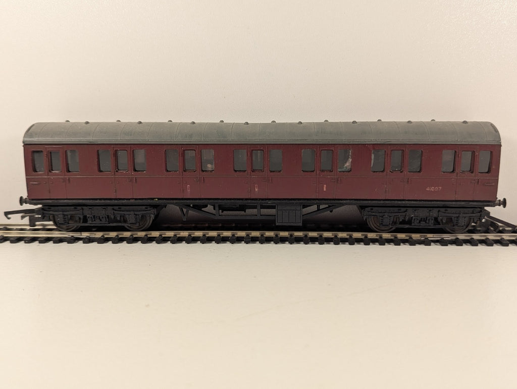 Tri-ang R120 Maroon Suburban Brake Coach M43171 – OO Gauge