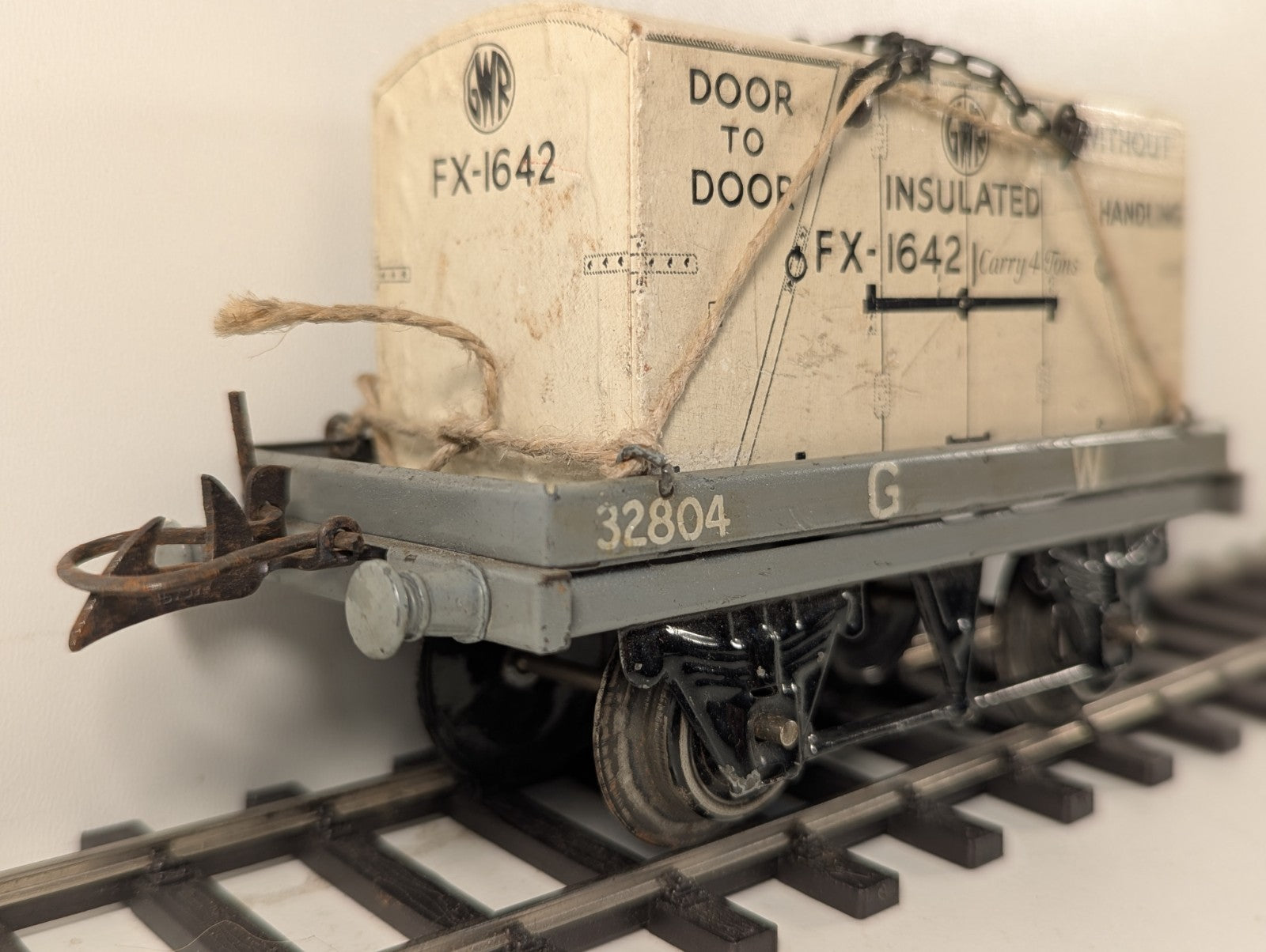 Hornby O Gauge GWR Flat Wagon with Insulated Container