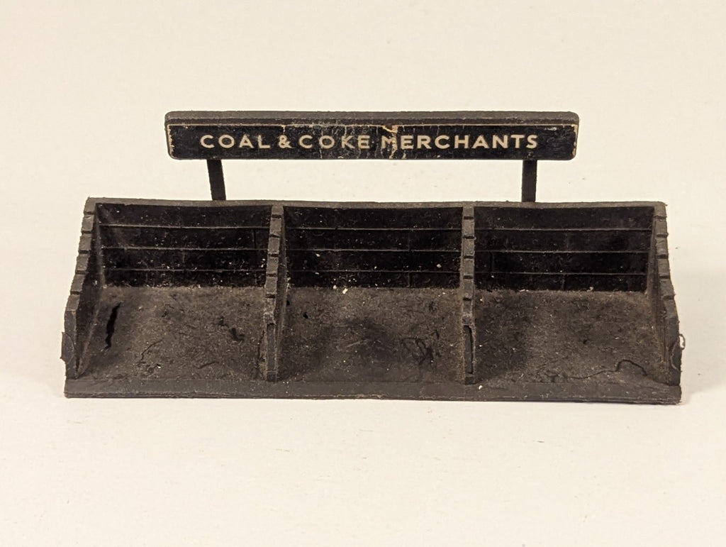 Peco LK-3 OO Gauge Coal Staithes Kit