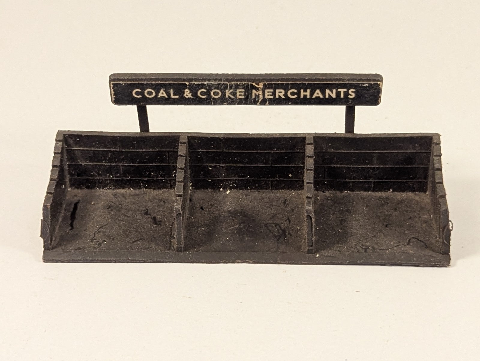 Peco LK-3 OO Gauge Coal Staithes Kit