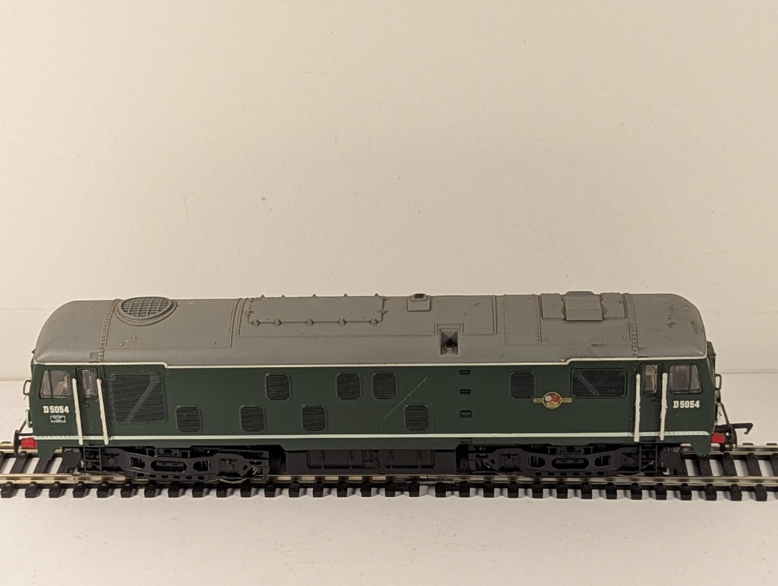 Bachmann OO Gauge Class 24 Locomotive D5054 BR Green 32-326