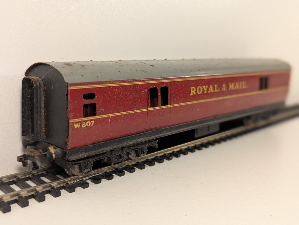 Hornby Dublo OO Gauge Royal Mail TPO Coach – Broken Buffer