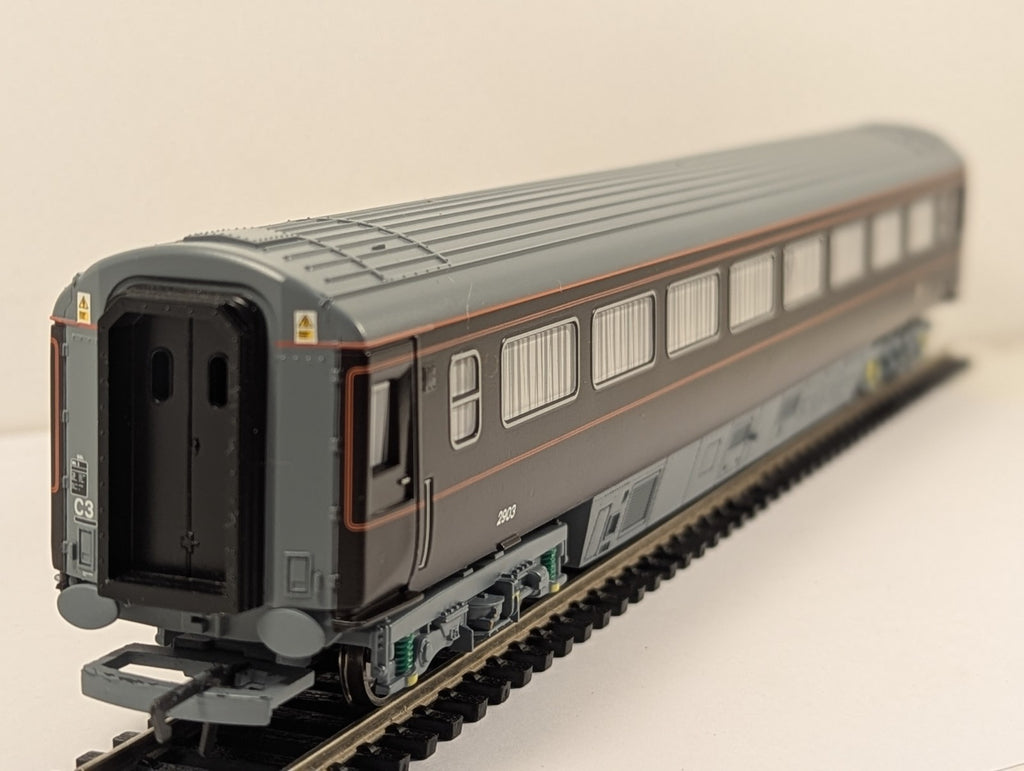 Hornby OO Gauge Royal Train Mk3 Queen's Saloon Coach 2903