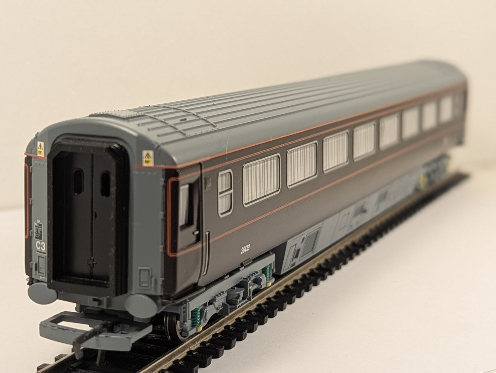Hornby OO Gauge Royal Train Mk3 Queen's Saloon Coach 2903