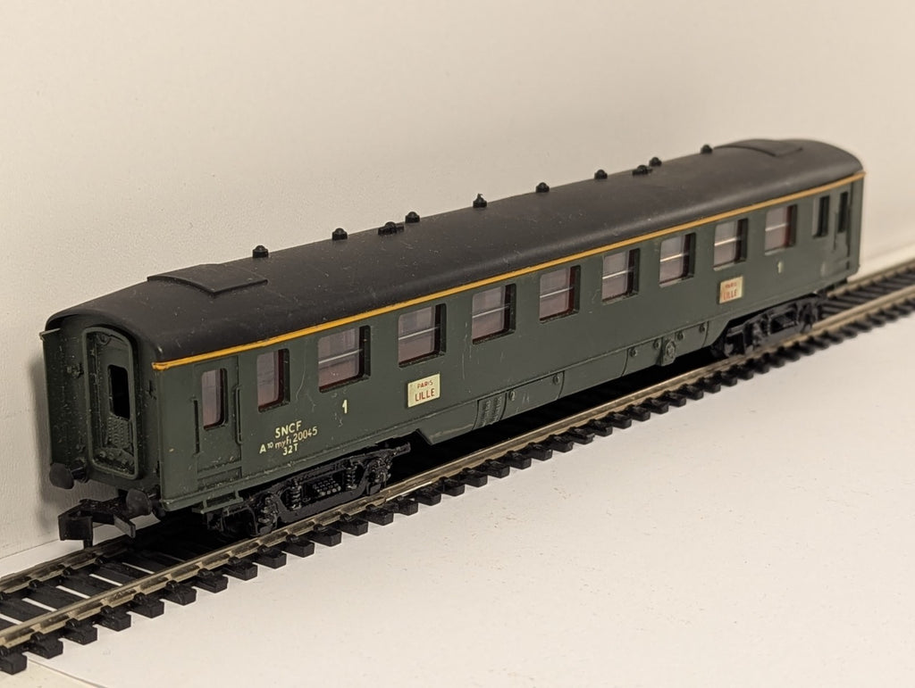 Hornby Acho HO Gauge 734 Paris–Lille Green 1st Class Coach