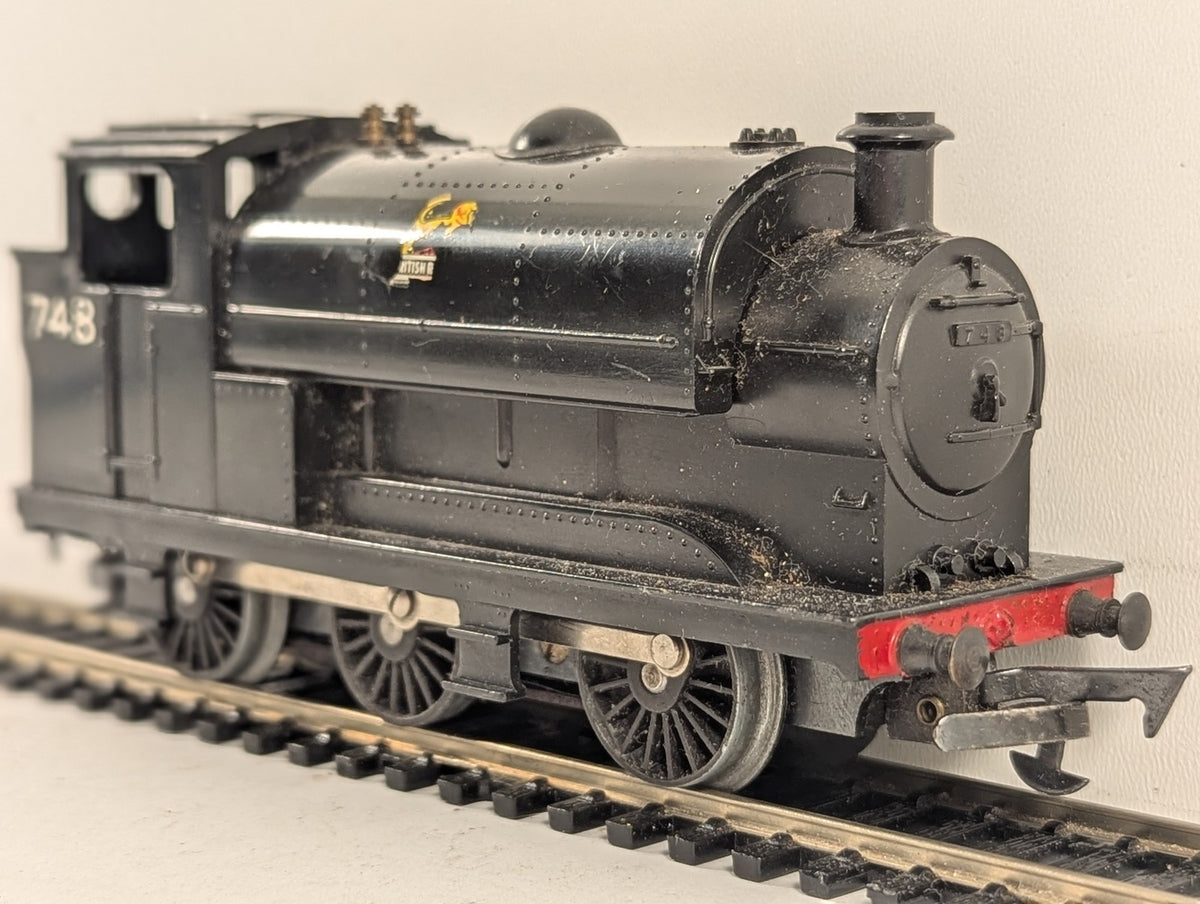 Tri-ang OO Gauge 0-6-0 Saddle Tank Steam Locomotive 748 BR Black R153