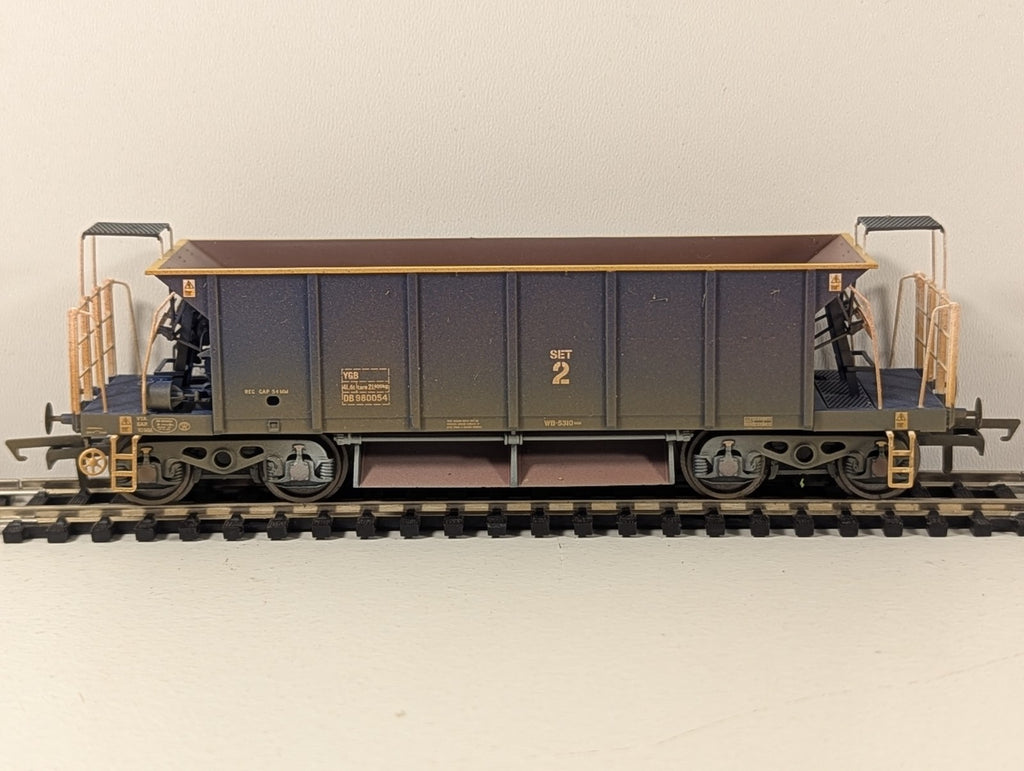 Hornby R6287C OO Gauge YGB “Seacow” Hopper DB980054 – Factory Weathered