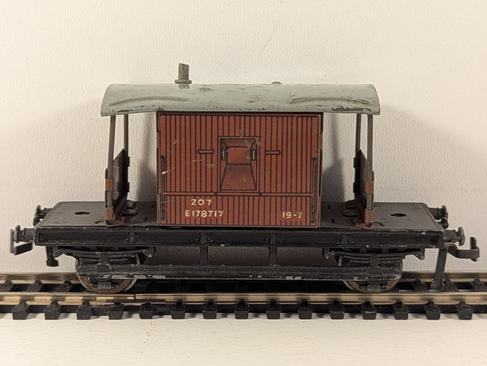 Hornby Dublo 20-Ton Goods Brake Van - Dented Roof