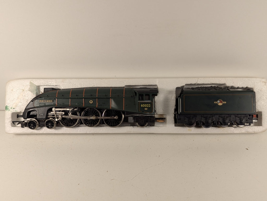Hornby LNERClass A4 No.60022 "Mallard" BR Green Steam Locomotive OOGauge - Boxed