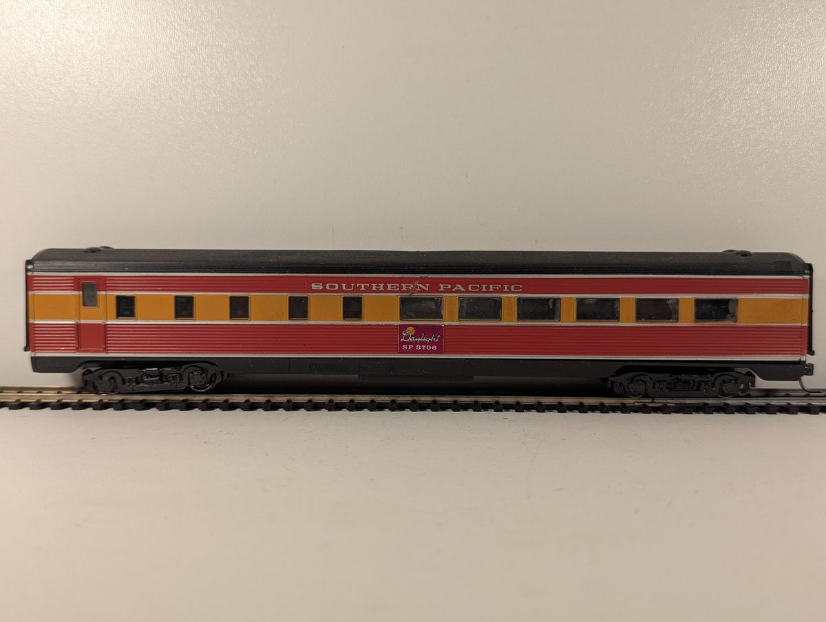 Athearn HO Gauge Streamlined RPO Passenger Coach 3708 Southern Pacific Daylight
