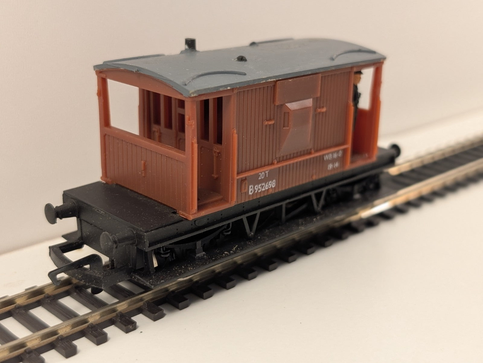 Hornby R.218 OO Gauge BR Brake Van