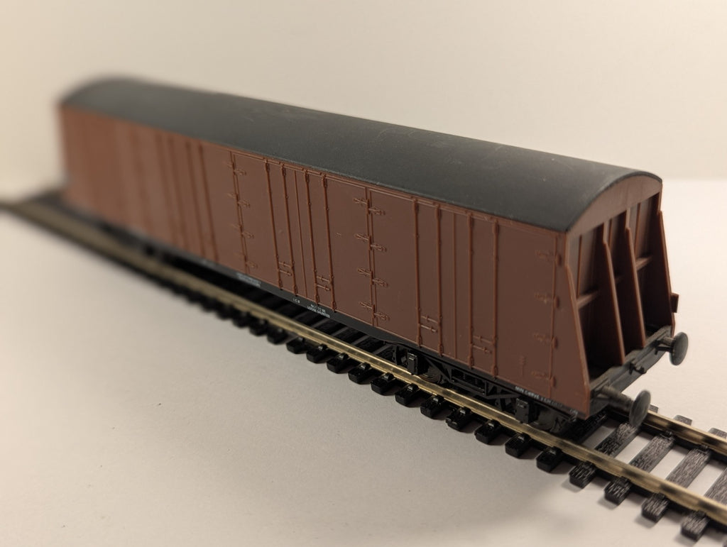 Lima 82T 'Procor' Bogie Pallet Van model railway wagon in BR Brown