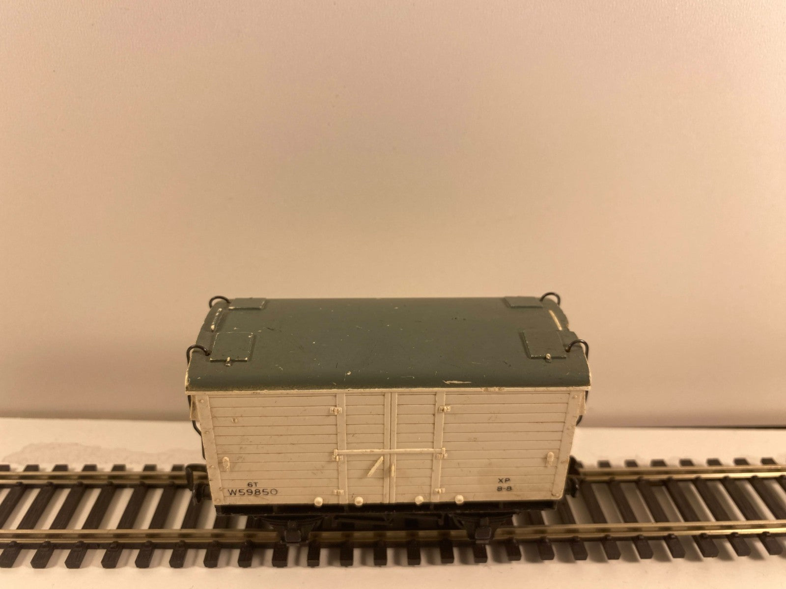 Hornby Dublo 6-Ton Refrigerator Van – OO Gauge