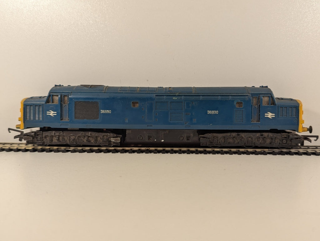 Hornby  R751 Class 37 Diesel Locomotive D6830 BR Blue