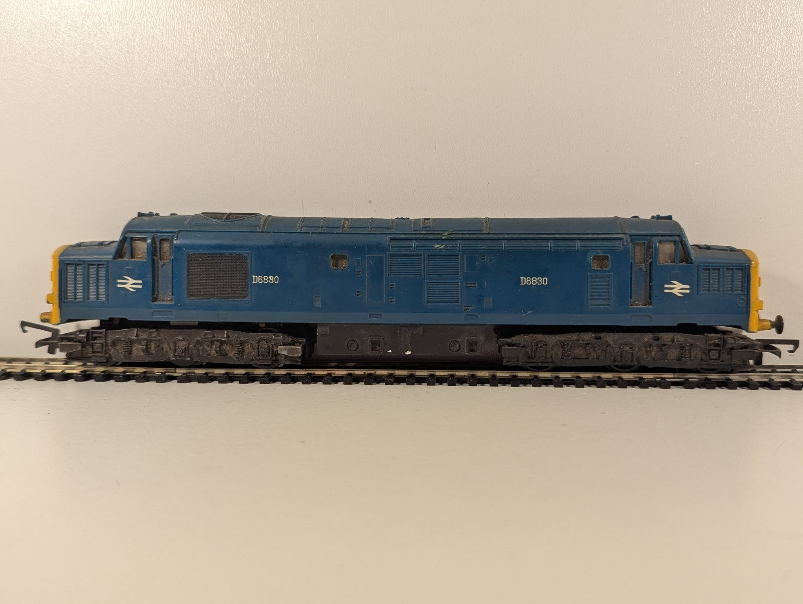 Hornby  R751 Class 37 Diesel Locomotive D6830 BR Blue