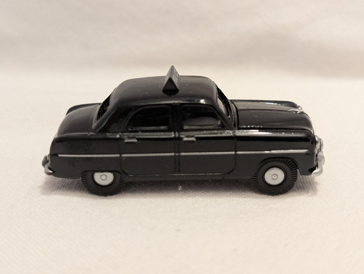 Classix OO Gauge Ford Zephyr MkI Police Car Die-cast Model Car GTK 996