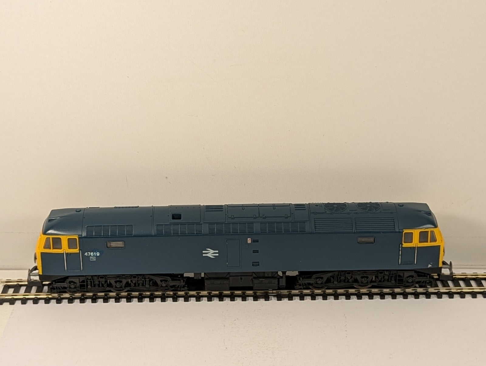 Lima OO Gauge Class 47 Locomotive 47619 BR Blue