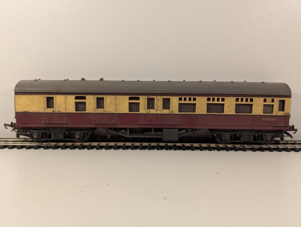 Tri-ang OO Gauge R28/220 Brake Coach 34002 Crimson & Cream