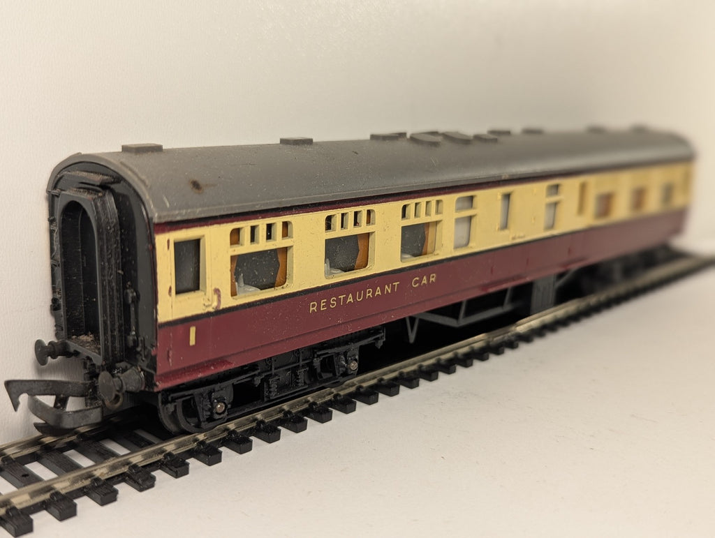 Tri-ang OO Gauge Restaurant Car Passenger Coach M2001 BR Carmine & Cream R228