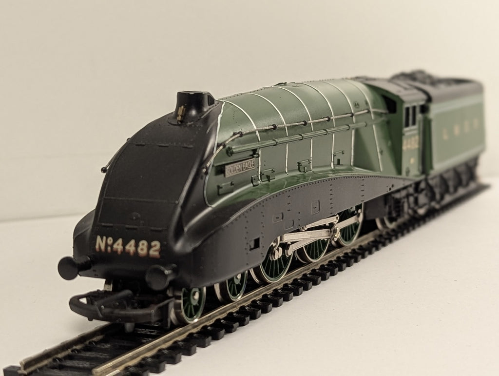 Hornby OO Gauge LNER Class A4 Golden Eagle Steam Locomotive 4482 LNER Green