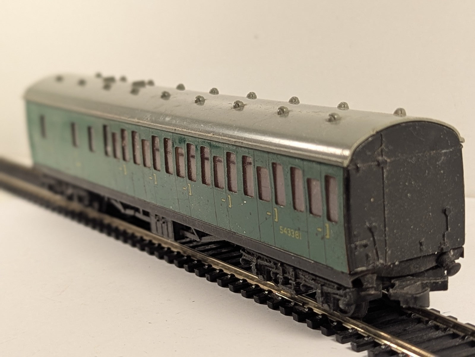 Hornby Dublo 4081 BR Green Suburban Composite Brake Coach OO Gauge - Damaged