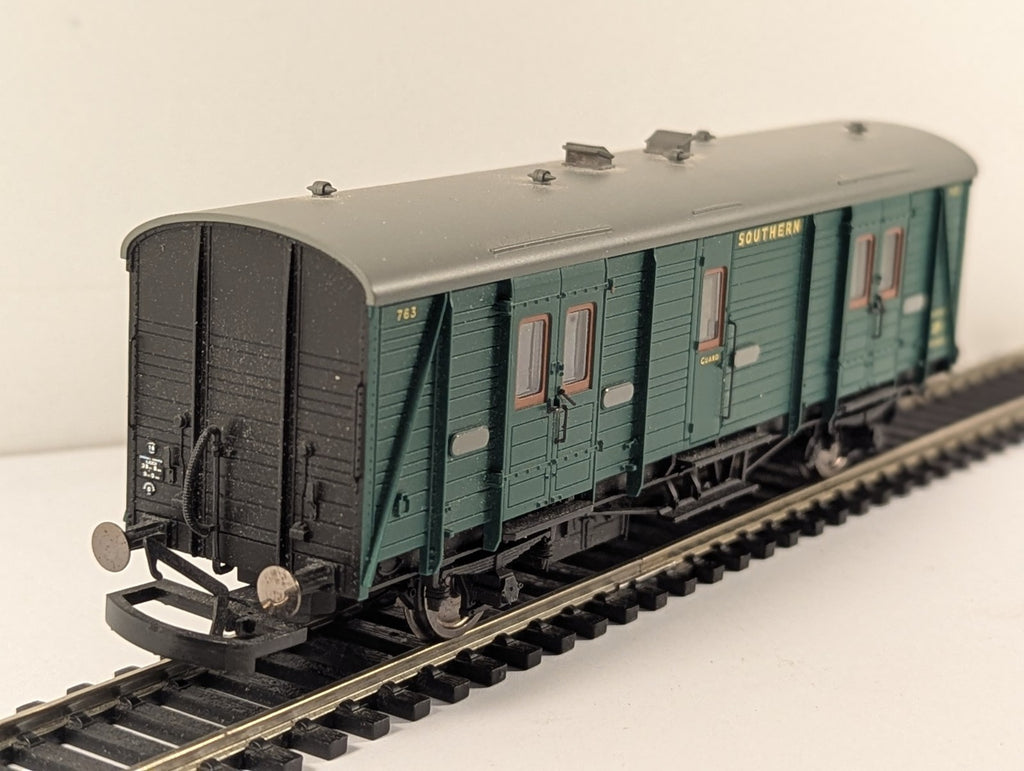 Hornby OO Gauge SR 4-Wheel BY Utility Van Passenger Coach 763
