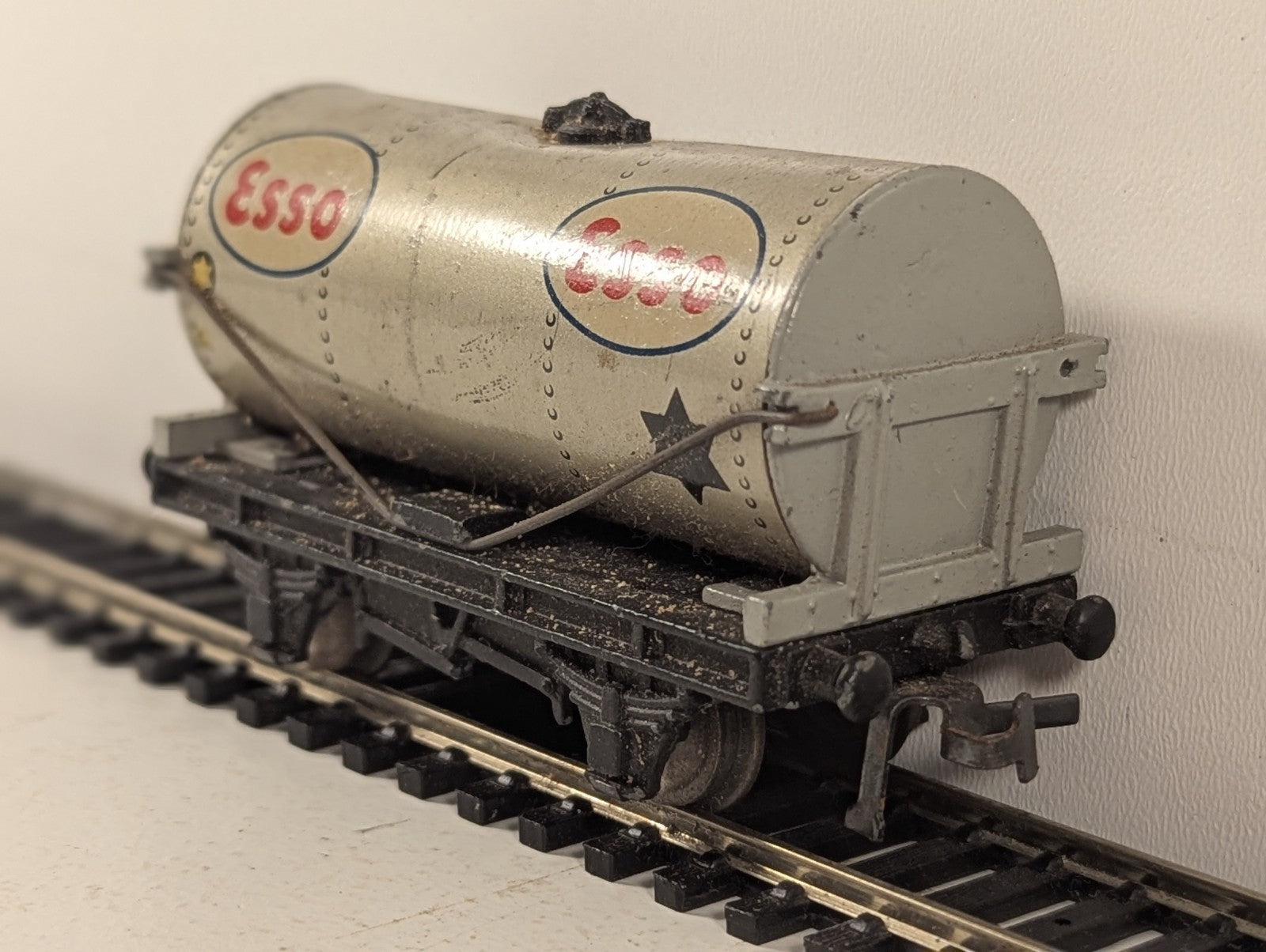 Hornby Dublo OO Gauge Esso Petrol Tank Wagon Goods Wagon Esso Silver