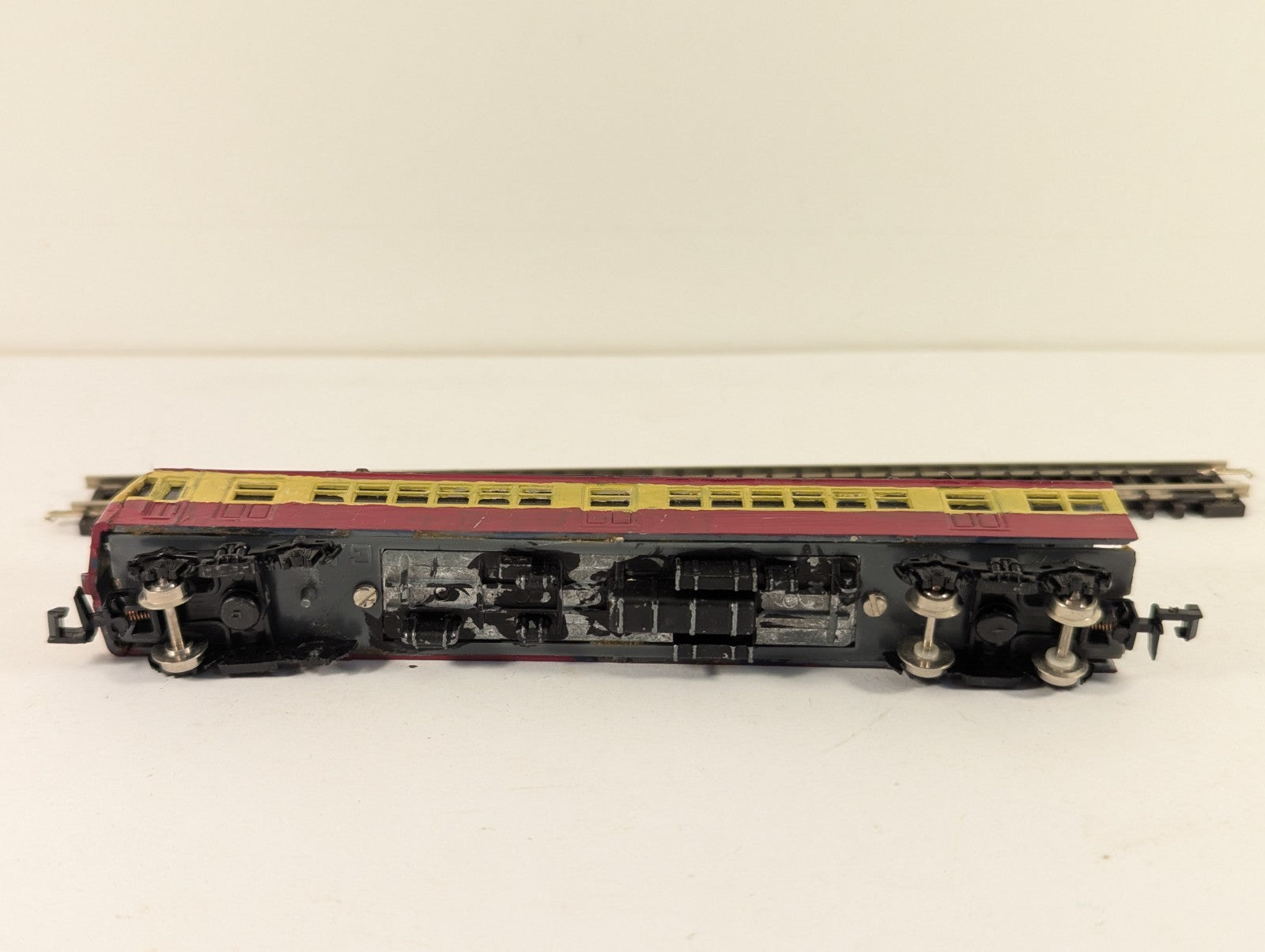 Repainted N Gauge Japanese Dummy Unit Missing Wheels