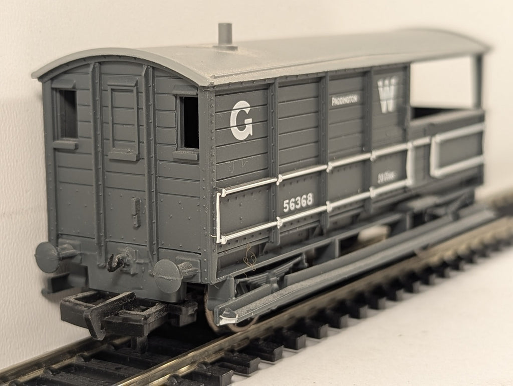 Hornby OO Gauge GWR Brake Van 56368 GWR Grey R.402