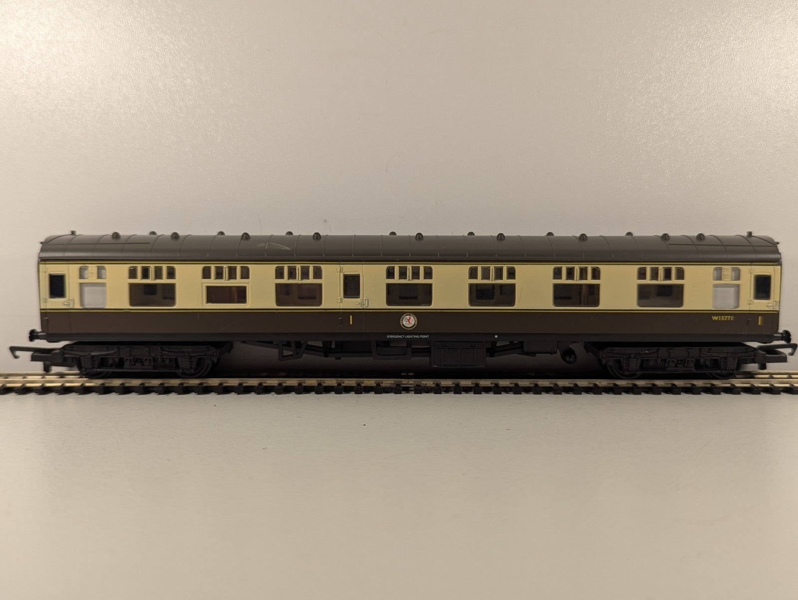 Hornby OO Gauge BR Western Region Mk1 Composite Corridor Coach