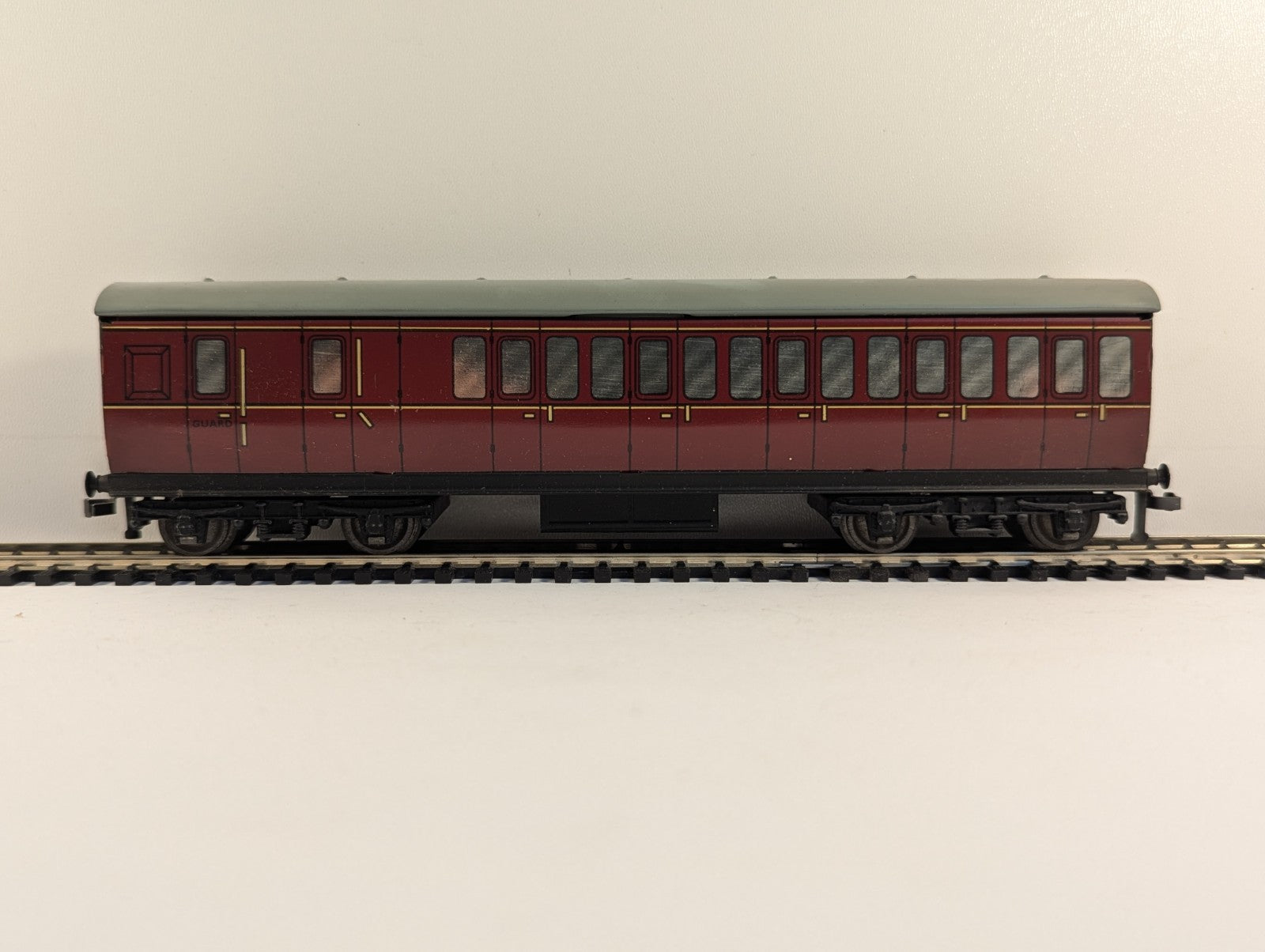 Hornby-Dublo 32090 OO Gauge D13 Suburban Brake Coach - Boxed