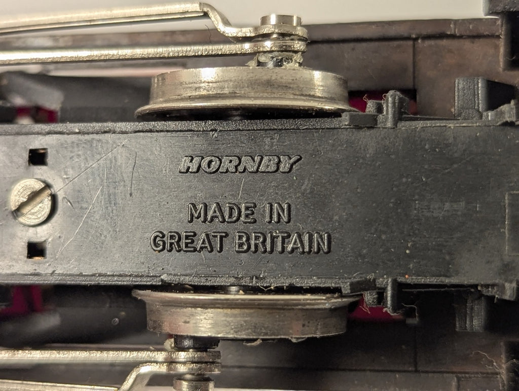 Hornby OO Gauge 0-4-0 Industrial Tank Locomotive 'Desmond' Steam Locomotive 7