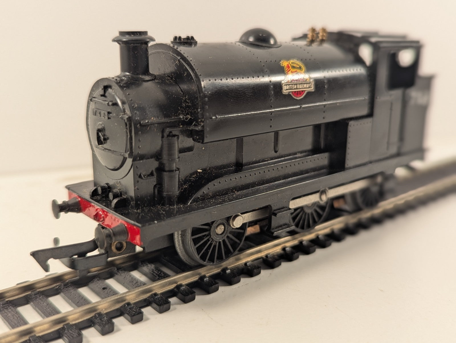 Tri-ang R153 OO Gauge 0-6-0 Saddle Tank Locomotive – Boxed